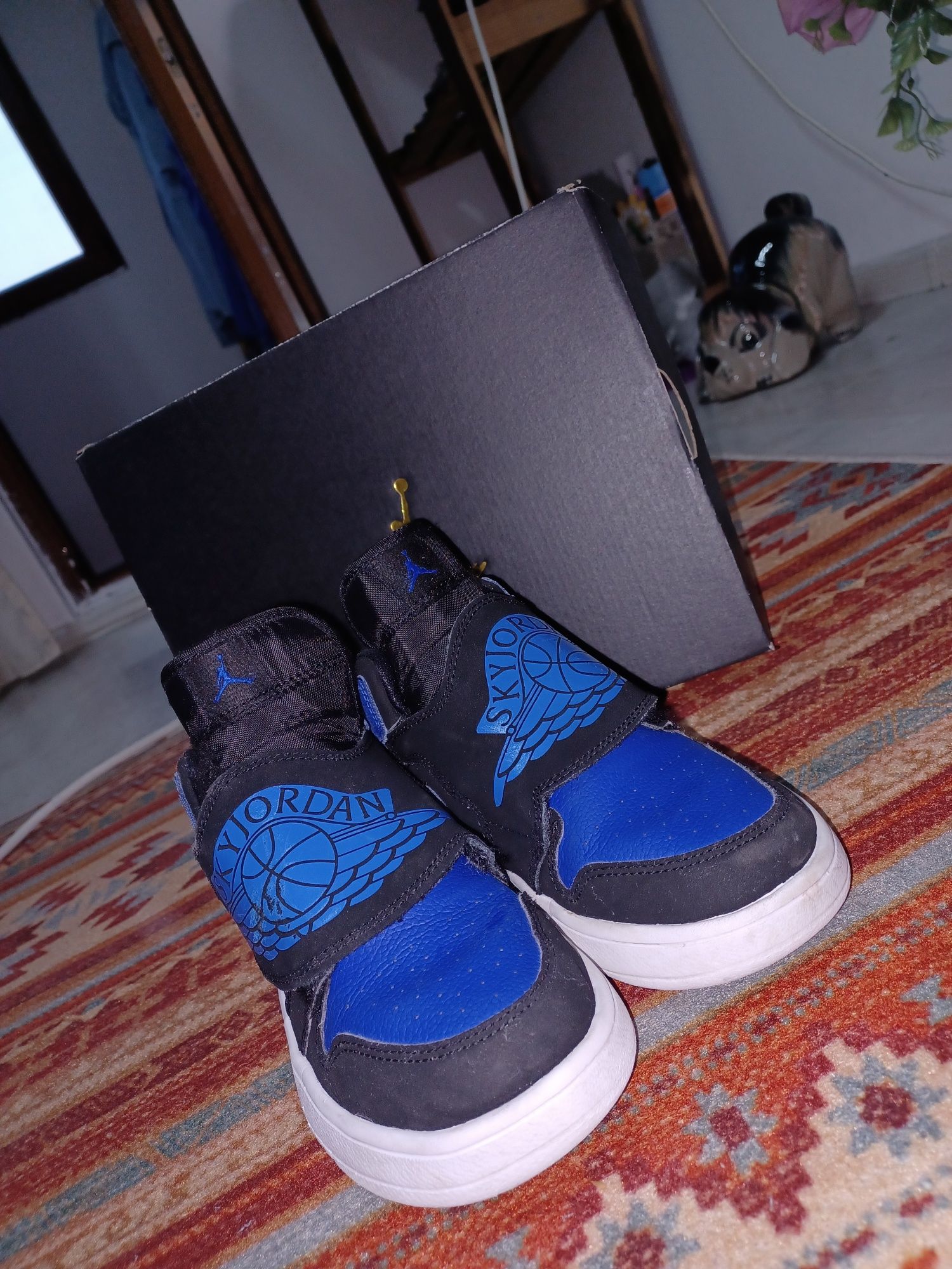 Adidasi air jordan! Pentru copii ,respectiv baietii