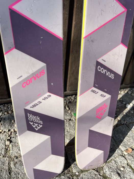 Black crows corvus (freeride, ski tura)