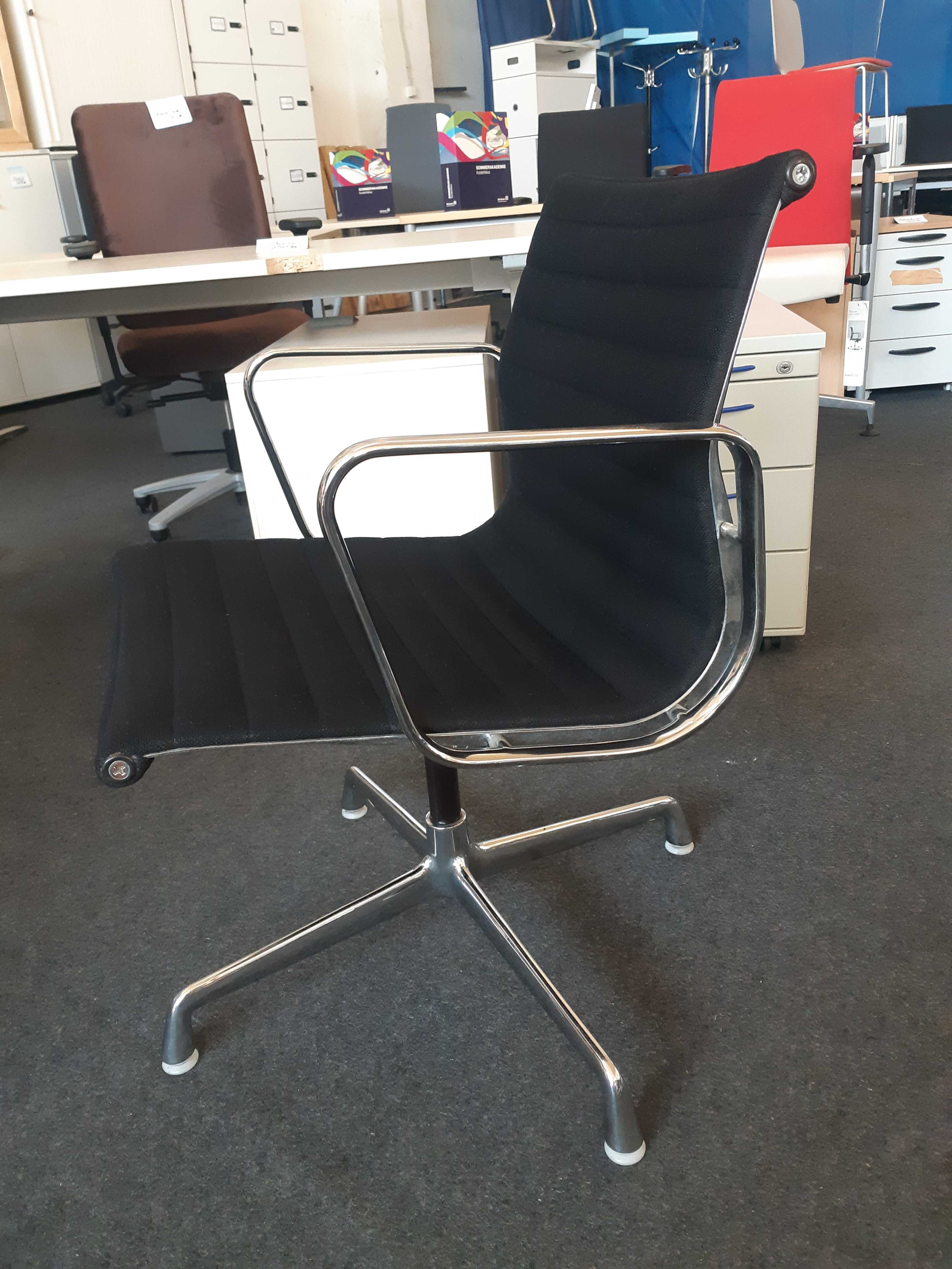 Scaun Vitra Aluminium EA 107