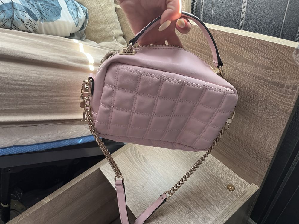 Дамска чанта Guess