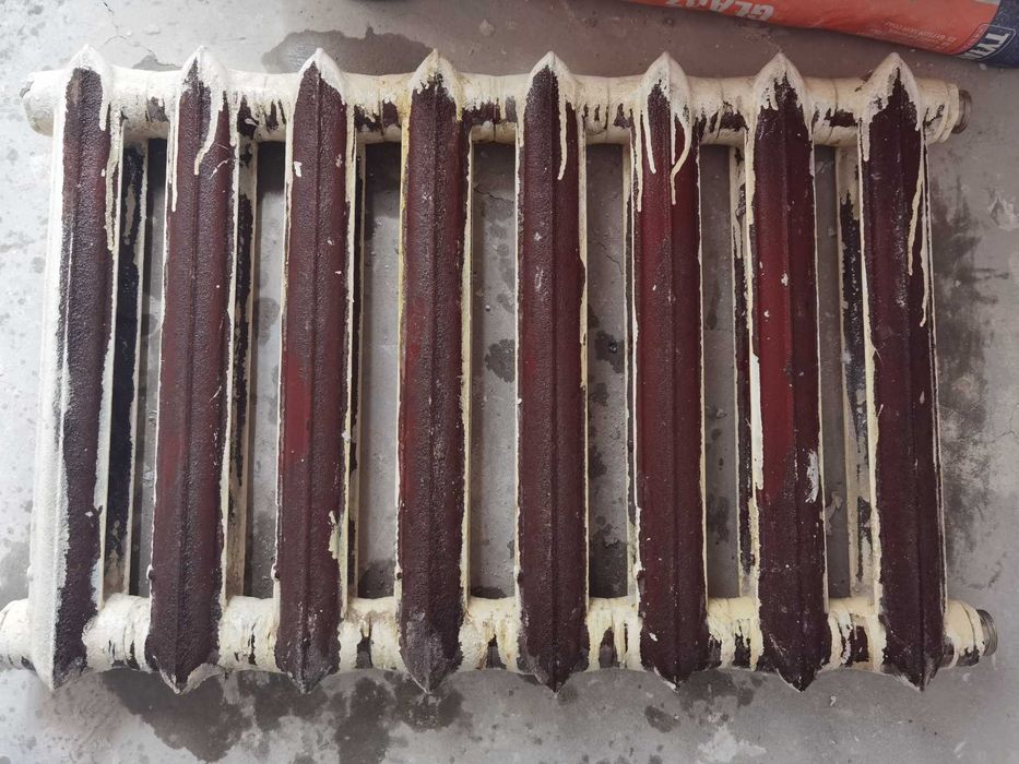 Продам радиатор чугунный (батарею) б/у. 700 за одну секцию.