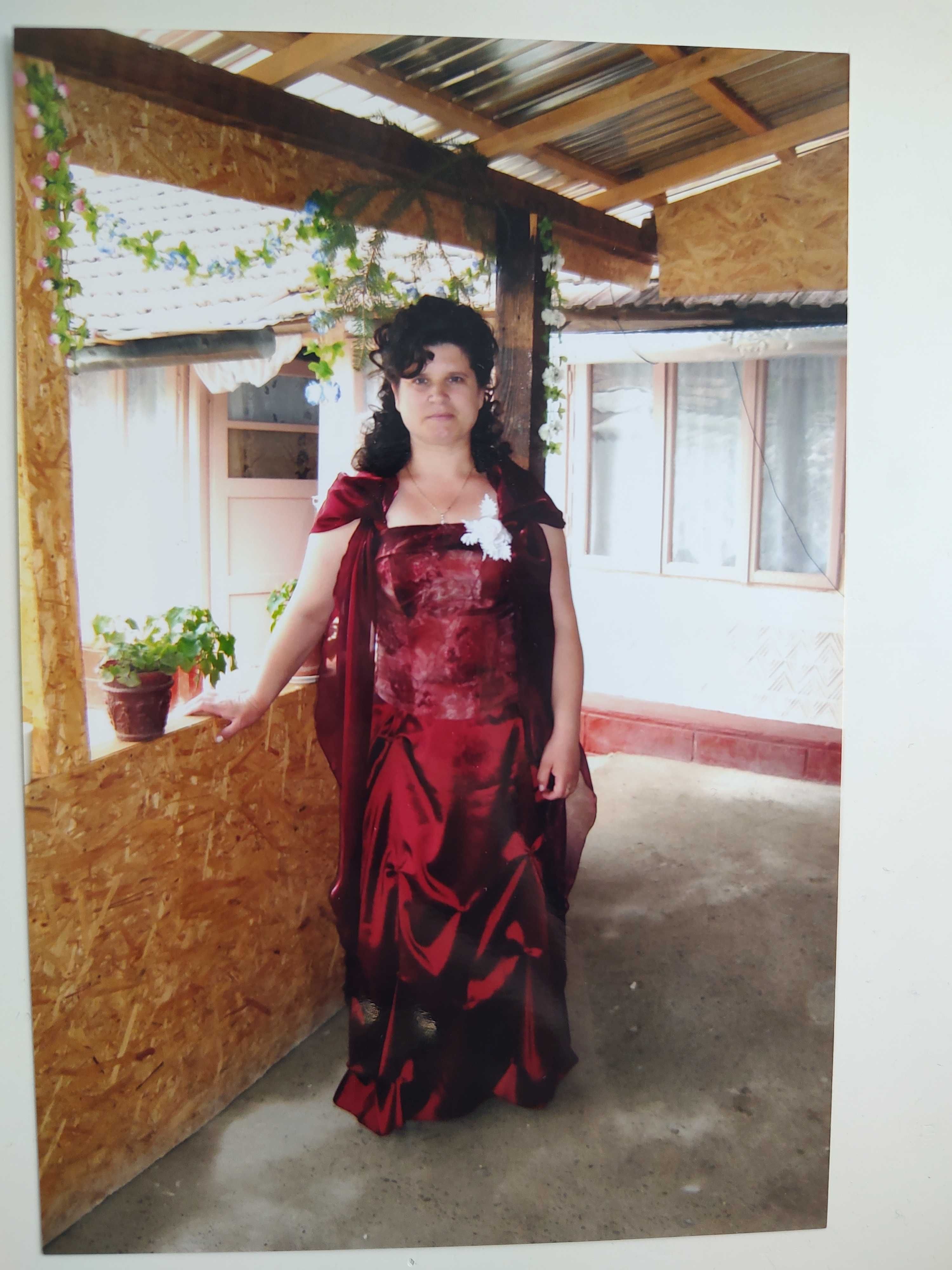 Rochie de ocazie visinie