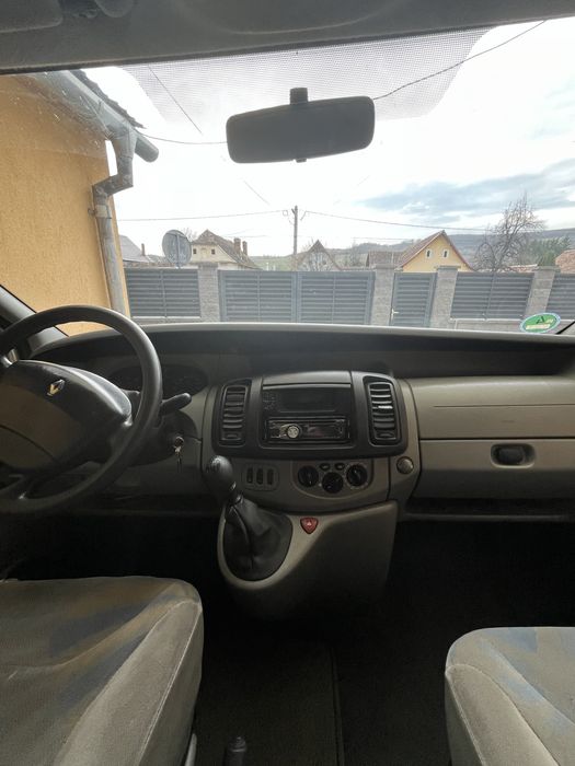 Vând Renault Trafic