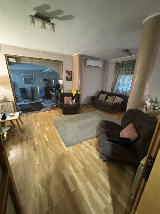 Просторен тристаен апартамент