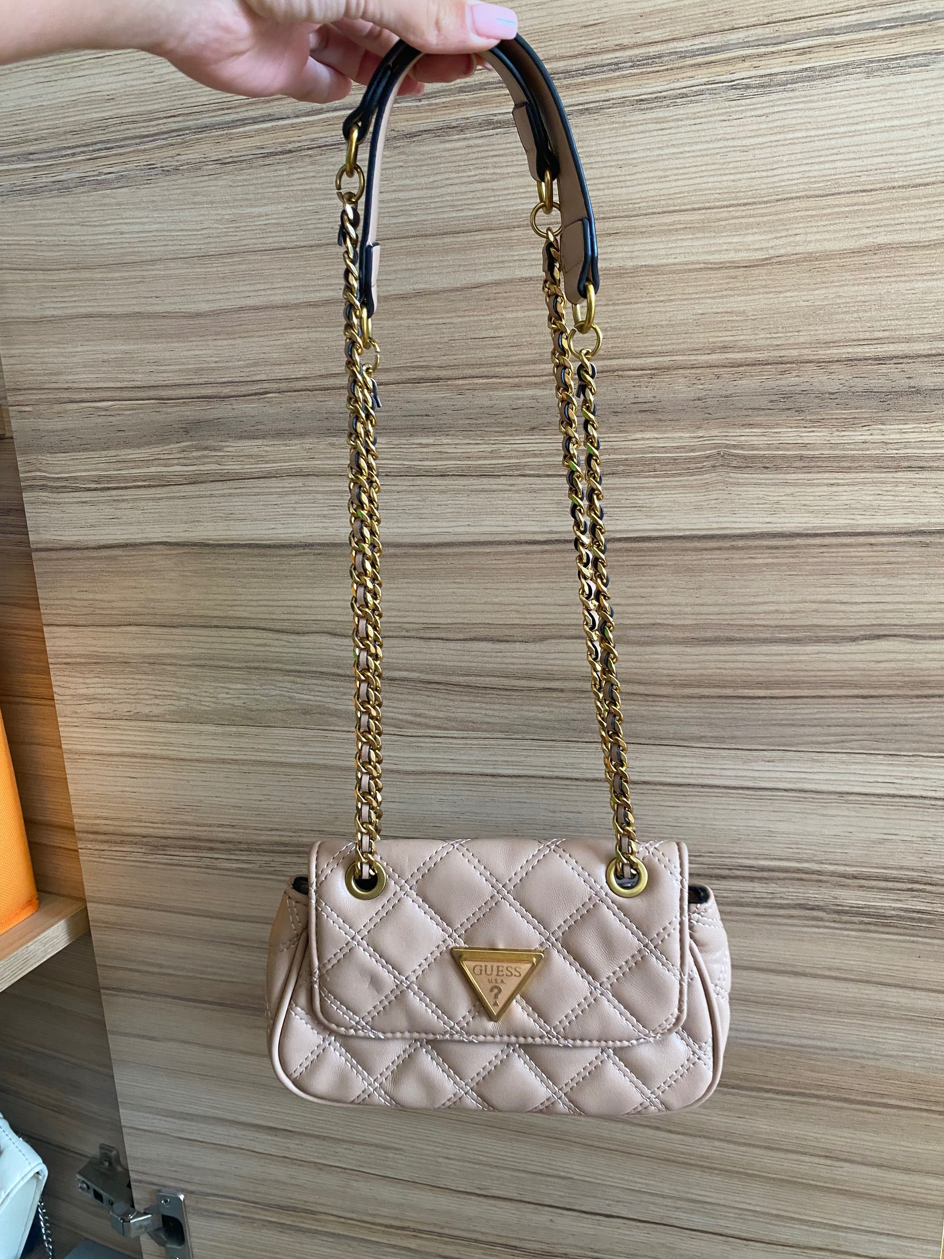 Дамска чанта Guess