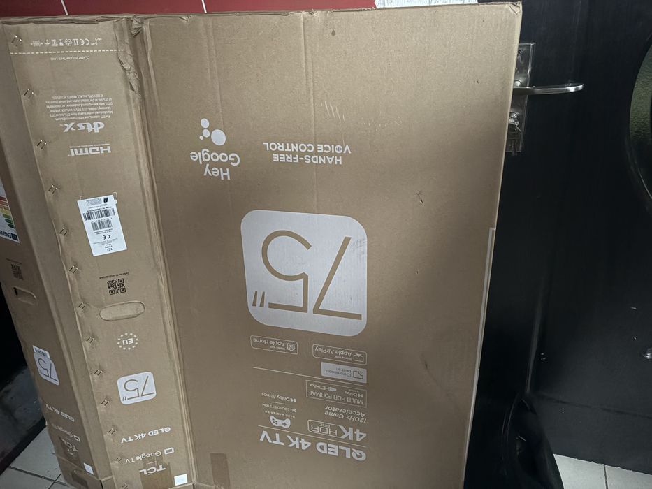 Vand tv tcl 189 cm ultra 120 hz folosita 2 saptamani are folia pe ecra