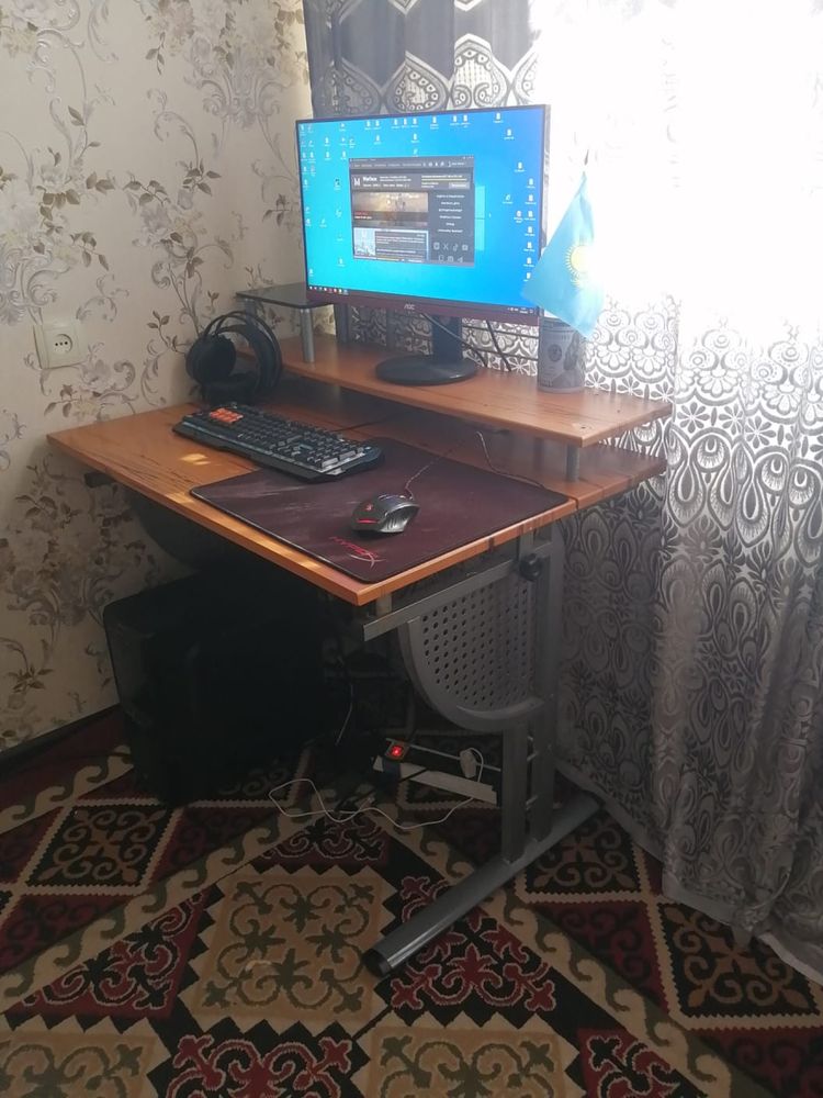 Мощный компьютер со столом