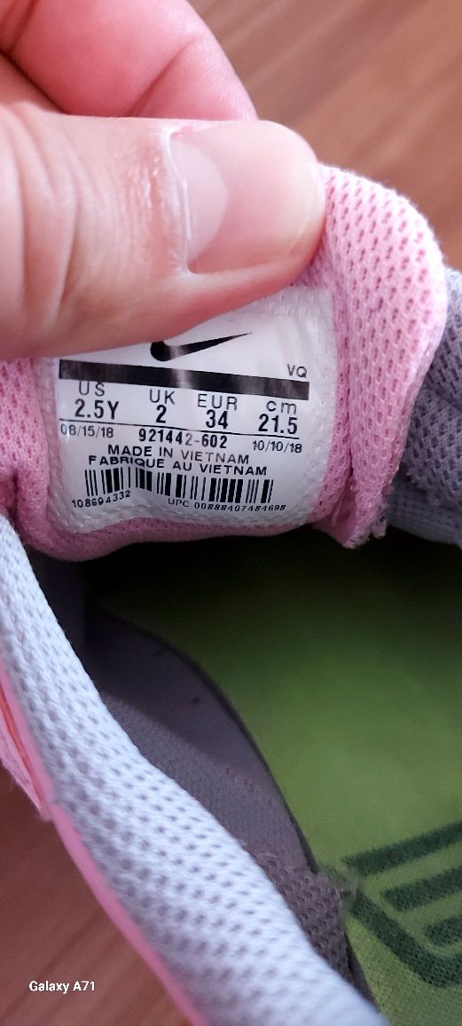 Дамски маратонки Nike,отлично състояние.