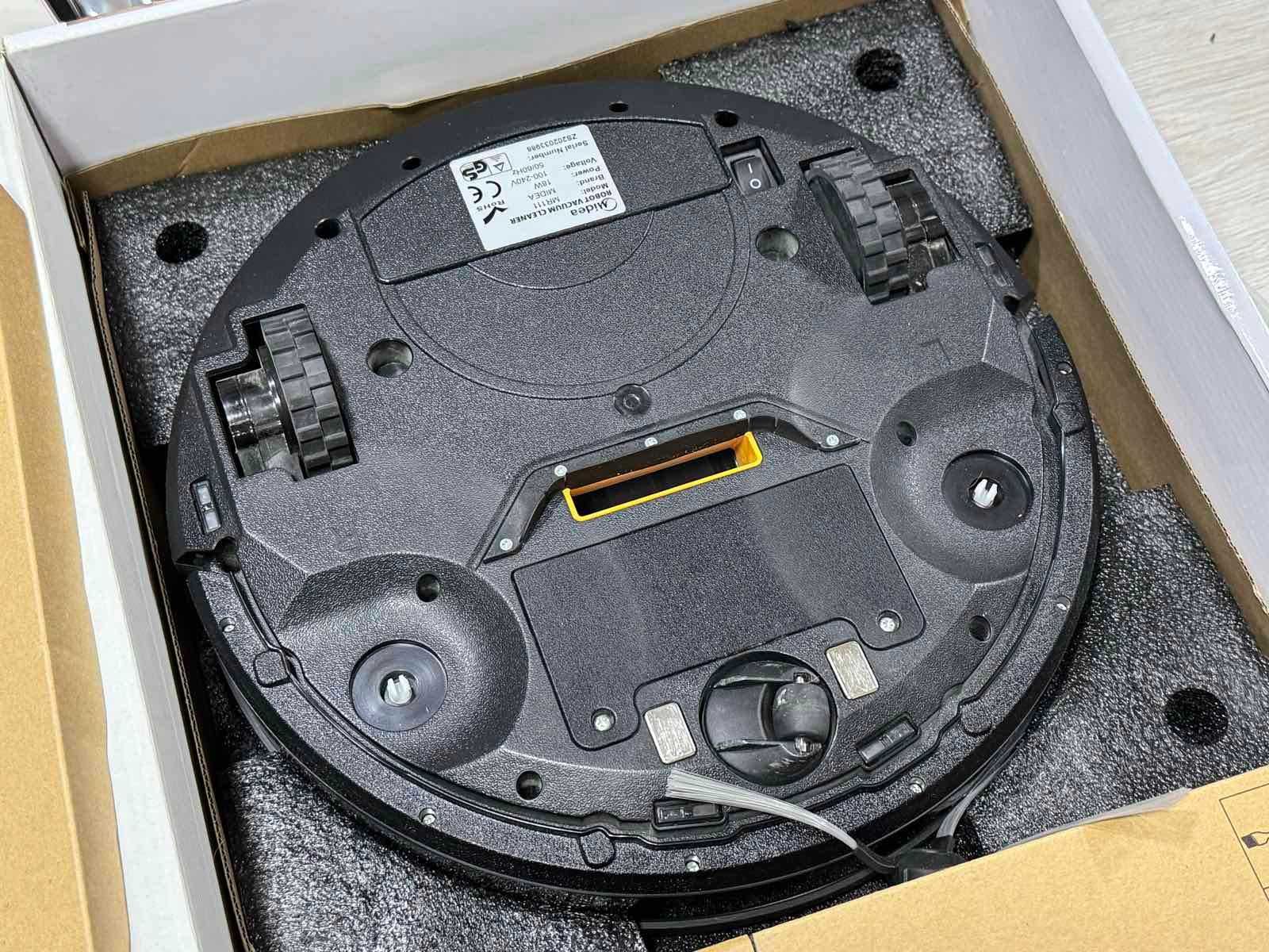 КАТО НОВА! Прахосмукачка робот Midea MR111