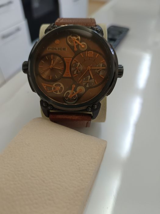 Ceasuri POLICE două culori maro și roșu