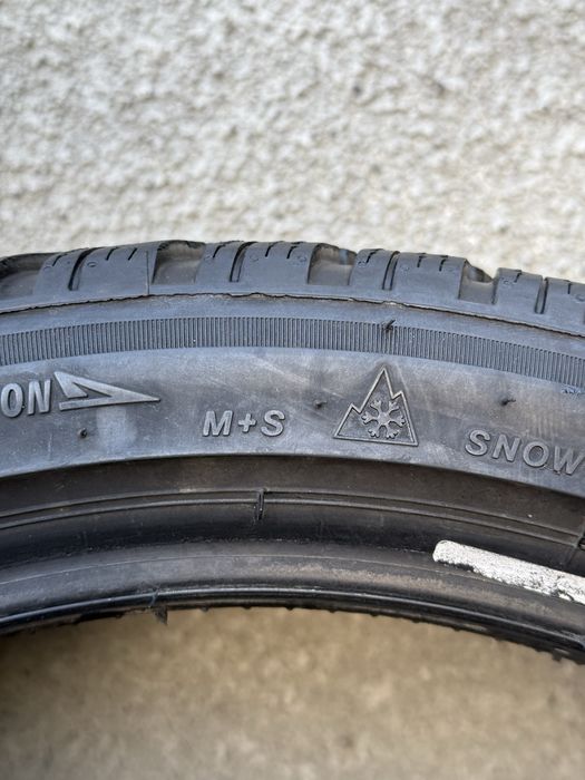 225/40/18 M+S BRIDGESTONE BLIZZAK DOT 2323 Stare foarte bună