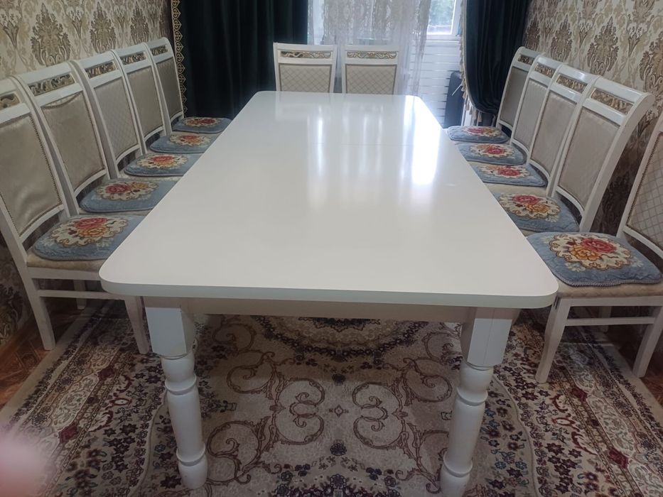 Стол со стульчиками