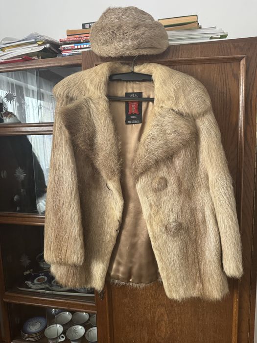 Haina blana + palarie naturala (nutrie)