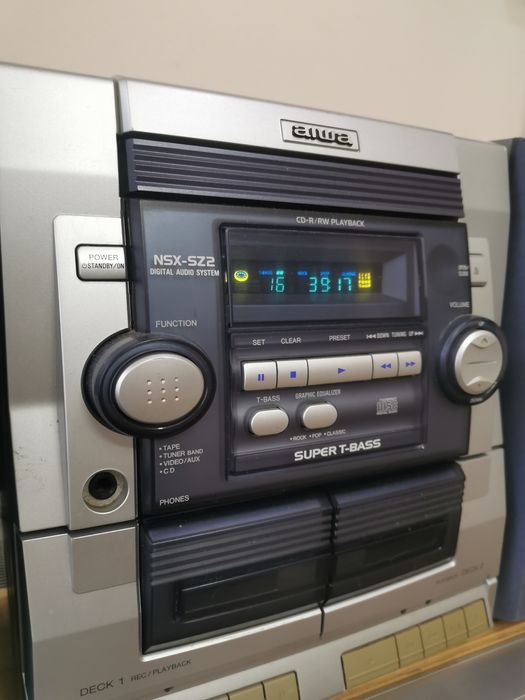 Se vinde un superb sistem Aiwa NSX-SZ2.