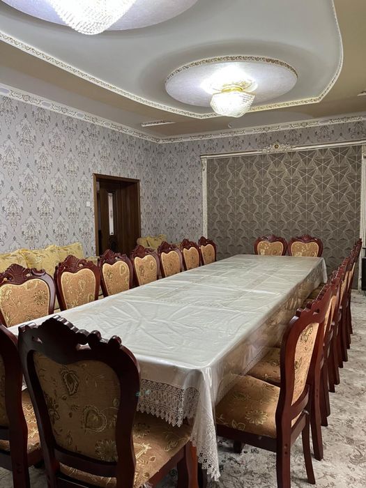 Мебель стол/стулья.