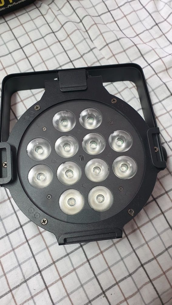 Vând movie head Chauvet spot led 250 și led par Chauvet