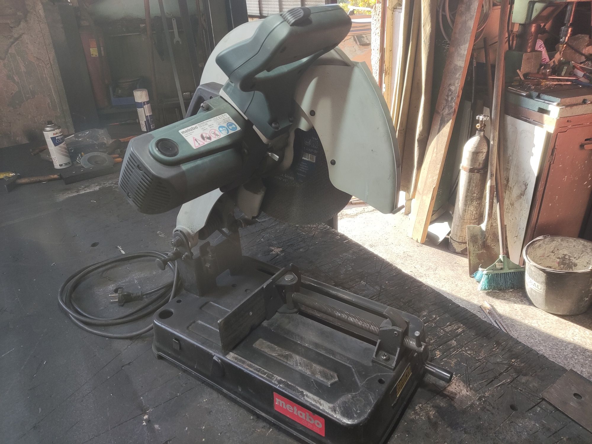 Отрезна машина Metabo