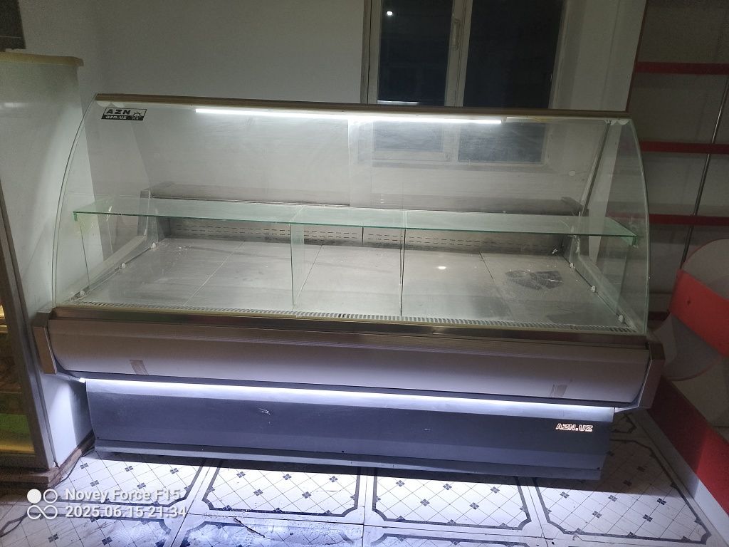 Витрина халаделник