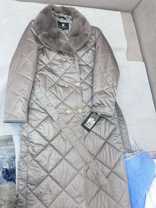 Срочно продам зимкий красивый , теплый , новый с воротником пуховик