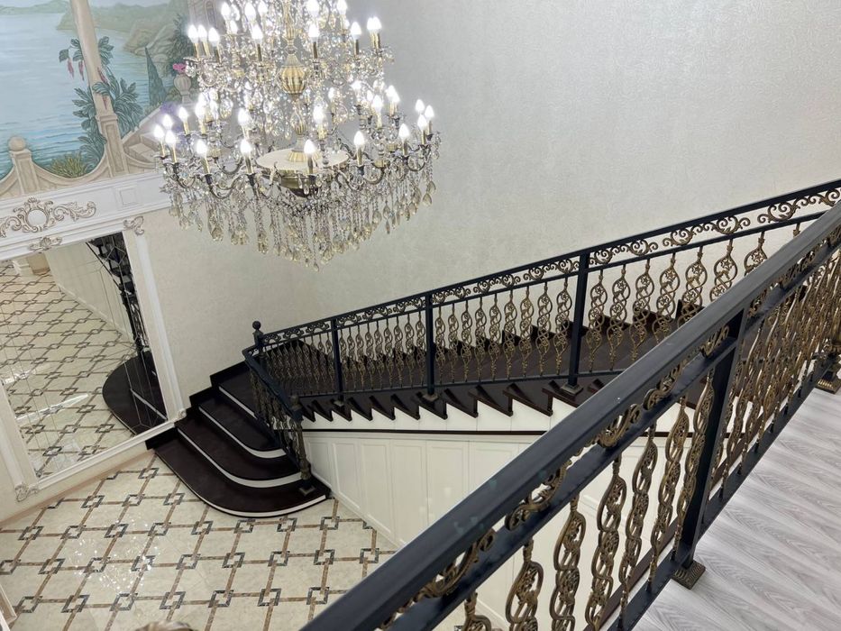 Продаётся участок в поселке Улугбек, вдоль речки.