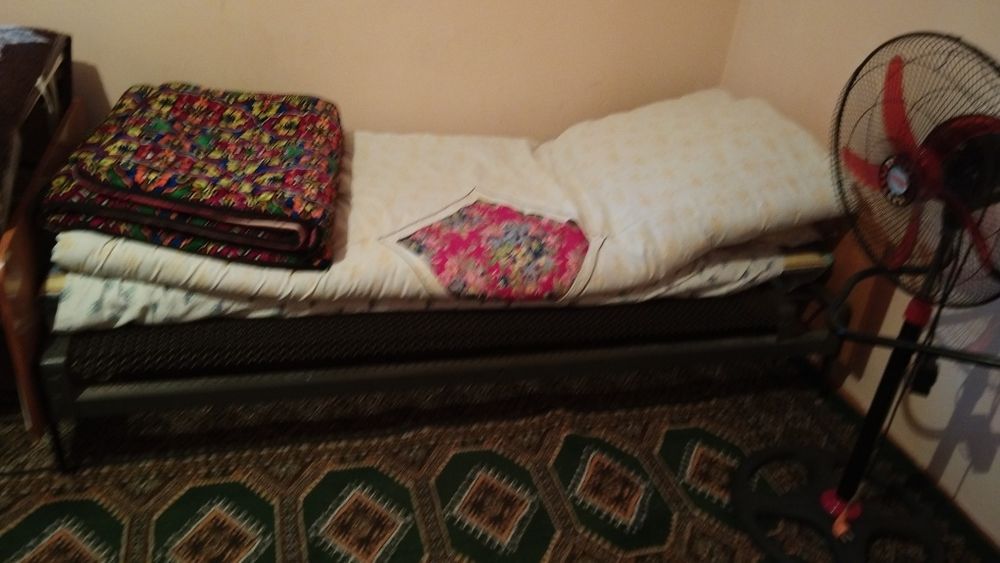 Продам кровати деревянные на пружине