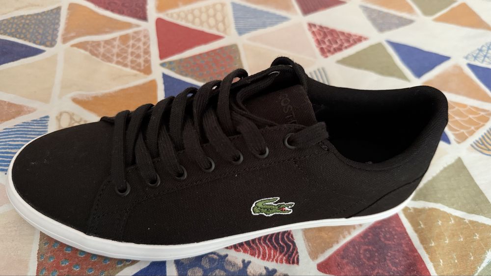 Продавам чисто нови кецове Lacoste!