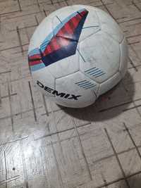 Продам мяч футбольный