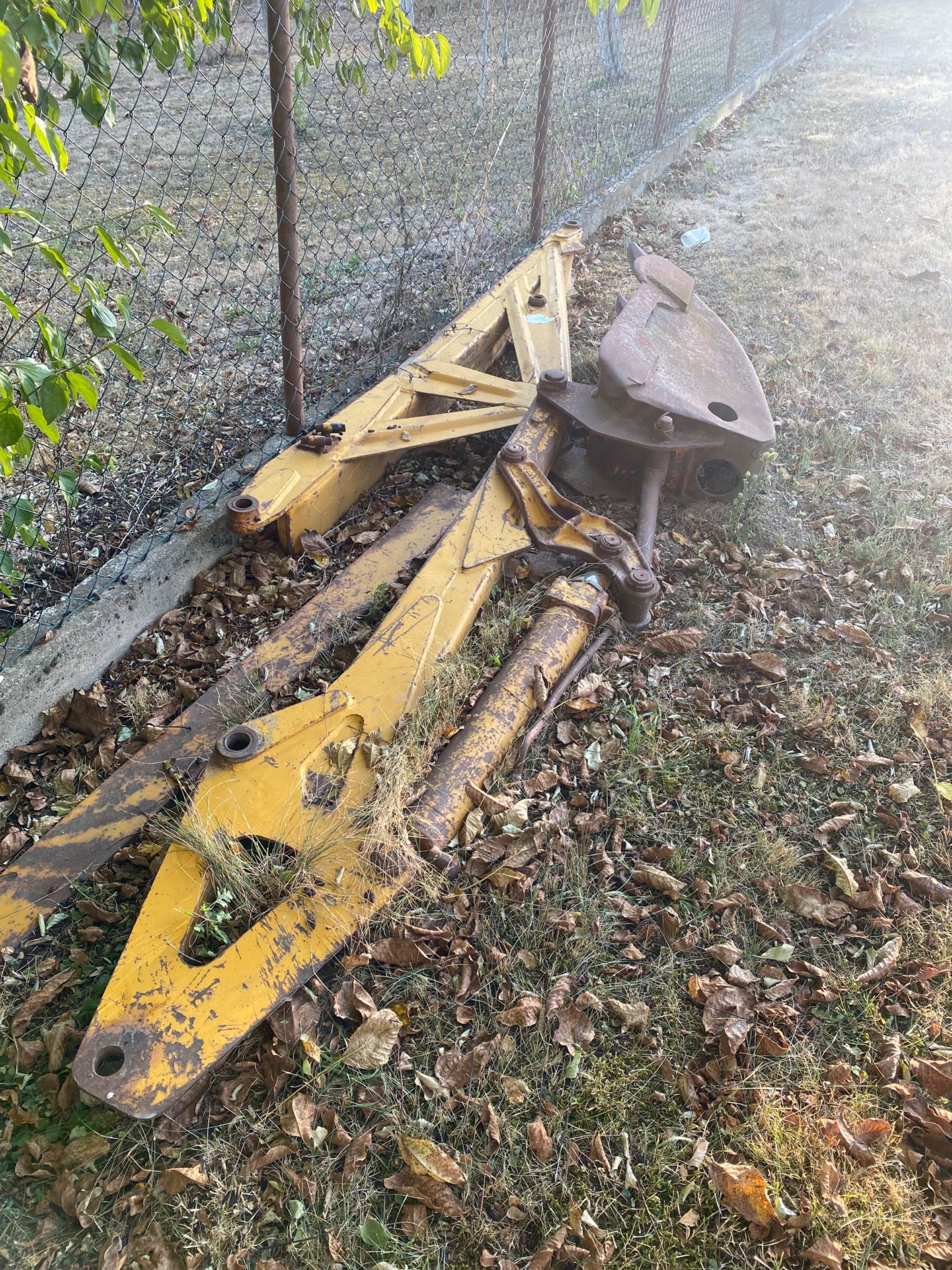 Tractor Fiat încărcător și cupa escavare .