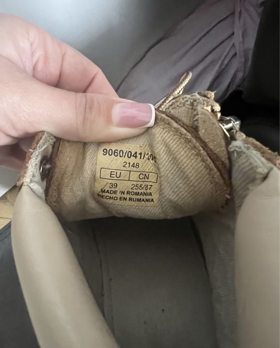 Ghete tip bocanci Stradivarius in stare buna marimea 39 din piele nat