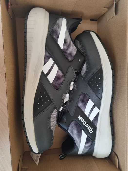Нови унисекс маратонки Reebok Road Supreme 2.0- с етикети и кутия