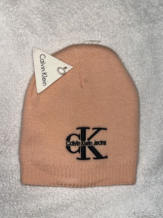 Caciula noua cu eticheta