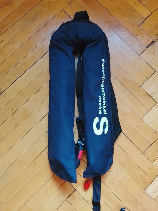 Vesta de salvare automata