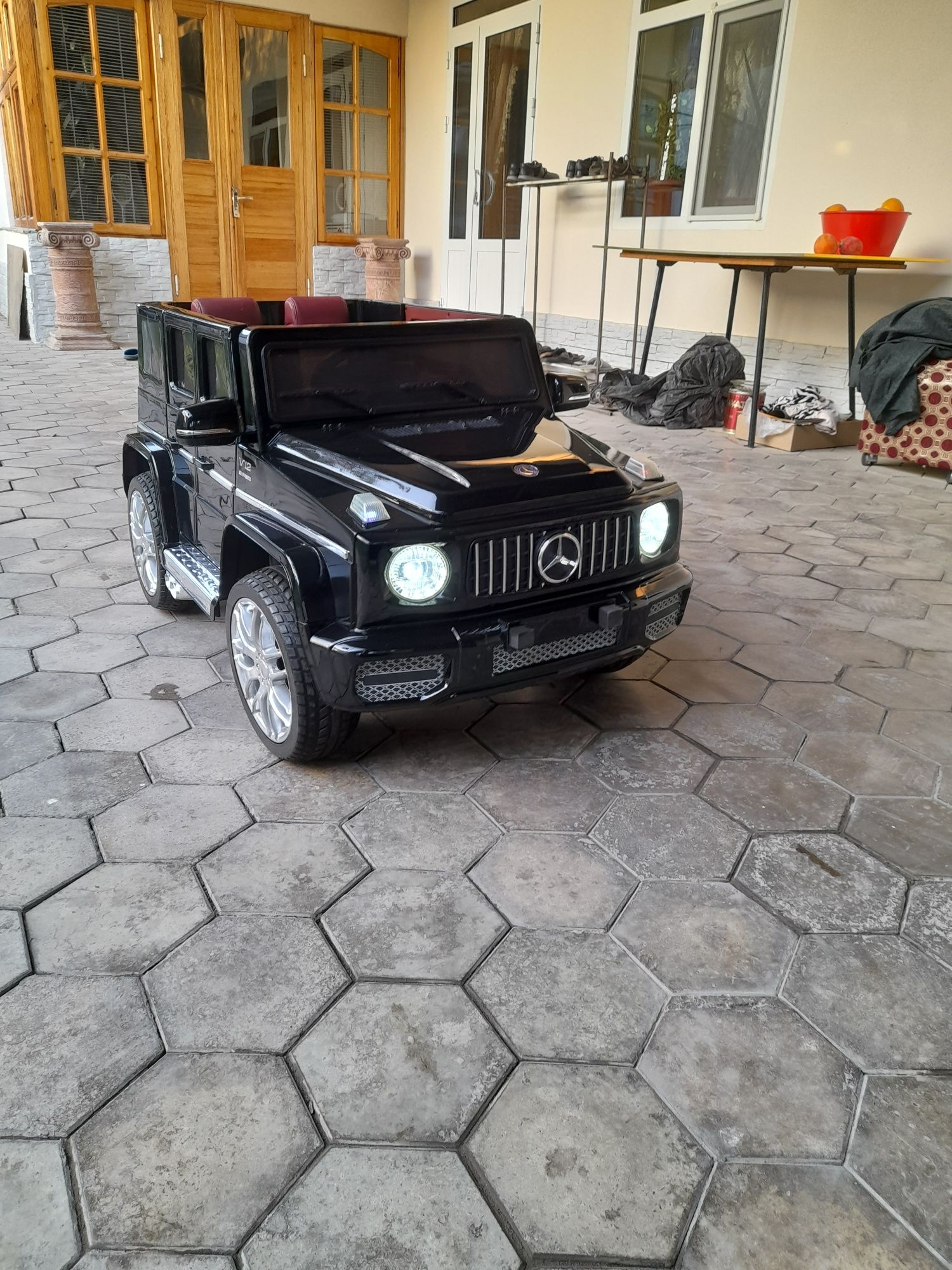 Продаётся детская машина Mercedes Benz AMG G65 Gelic