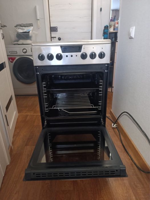 Продам эл.плиту в рабочем сострянии .