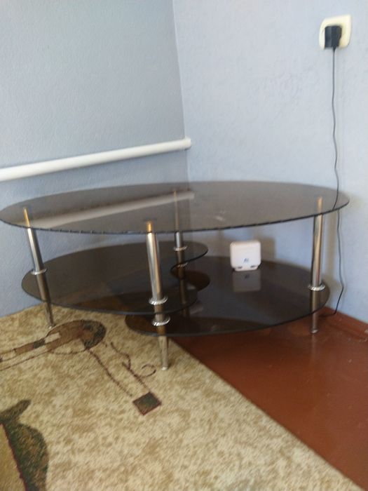 Продам  стеклянный столик