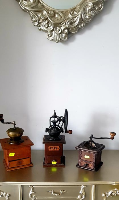 Râsnita veche din lemn și alamă