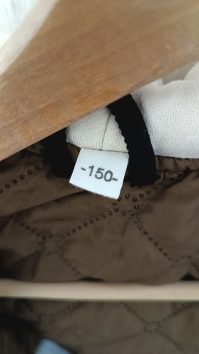 Продаю демисезонную куртку в отличном состоянии