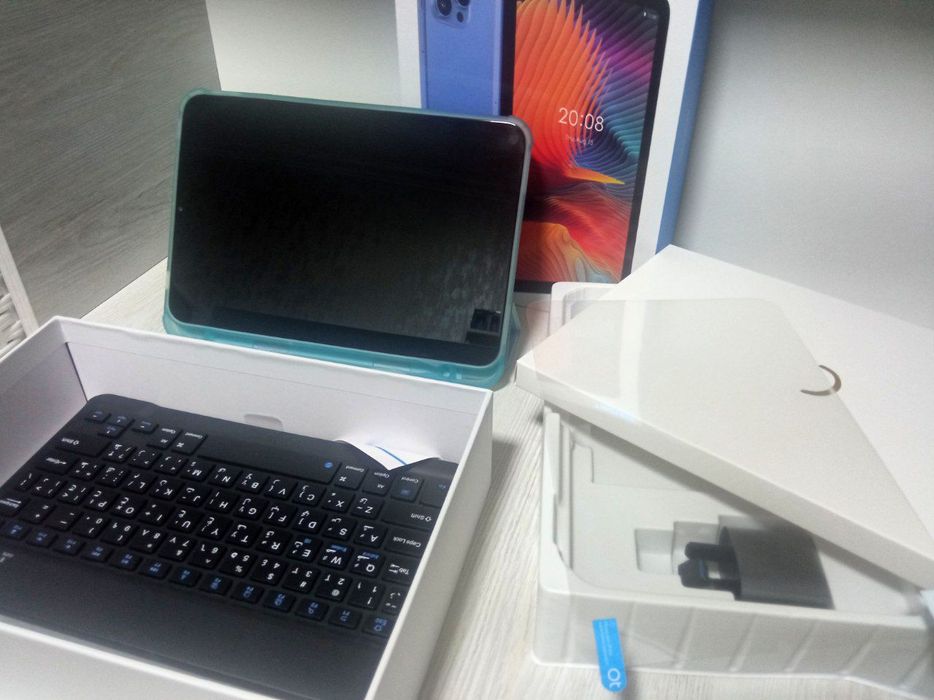 Планшет Oteeto TAB19 (Чехол, клавиатура, стекло и зарядка)