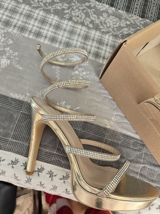 Блестящи токчета но много висок ток