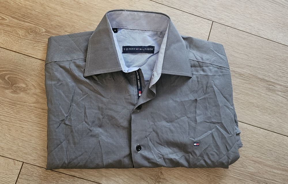 Cămașă Tommy Hilfiger gri , marimea S noua