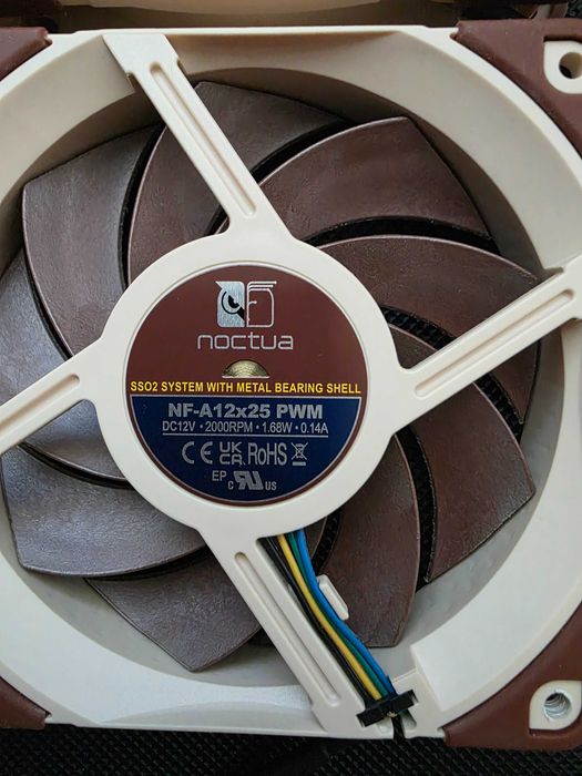 4 бр.  Noctua NF-A12x25-PWM Вентилатори