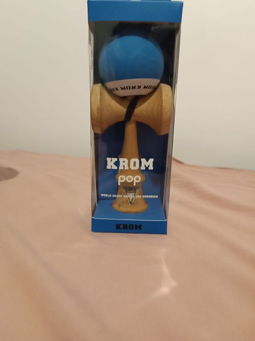 Vând kendama pop