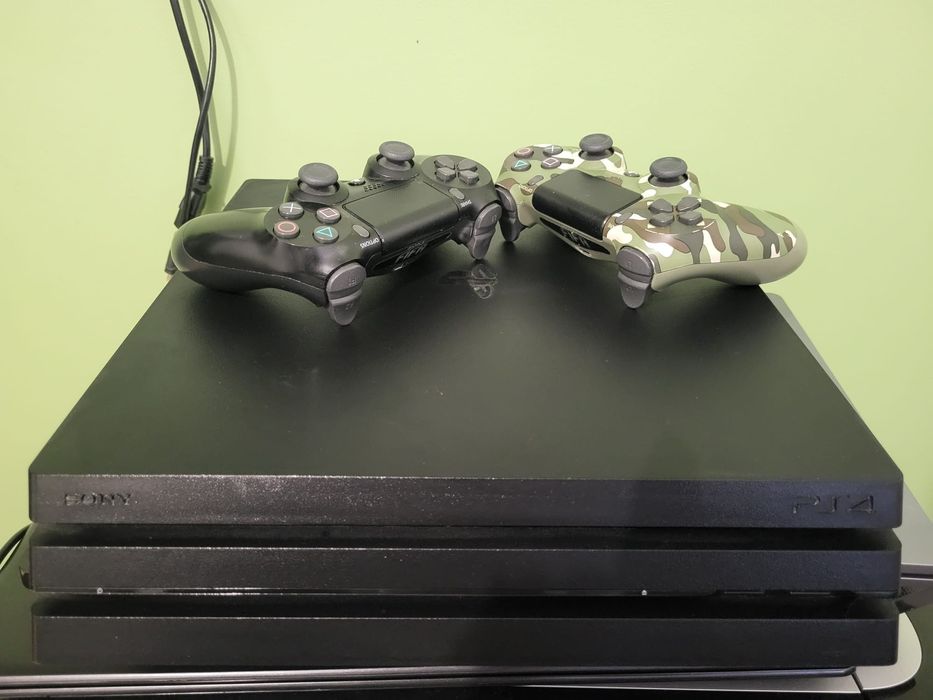 PS4, 1TB +2 controllere si jocuri