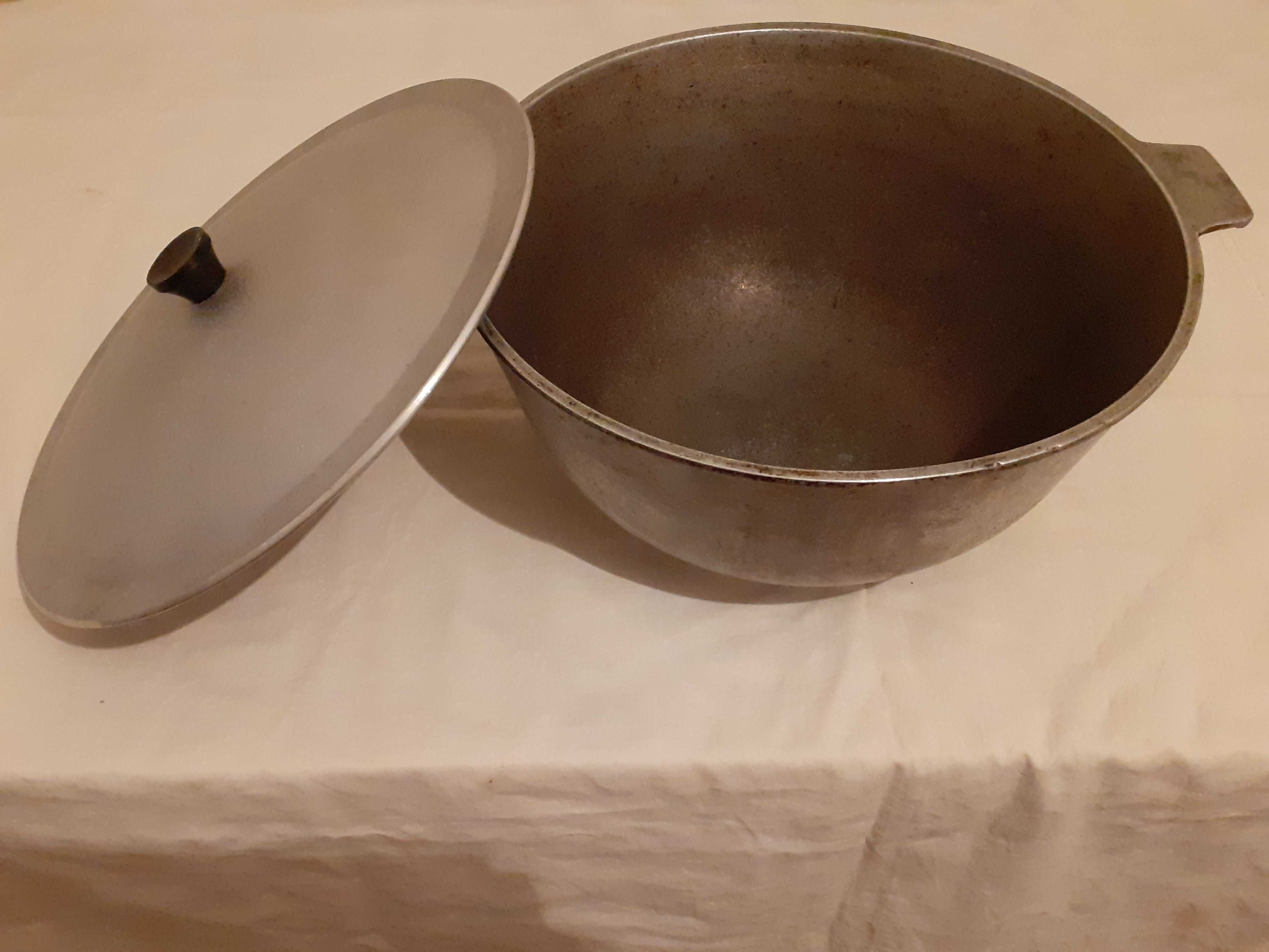 Казан бытовой (СССР) продам.