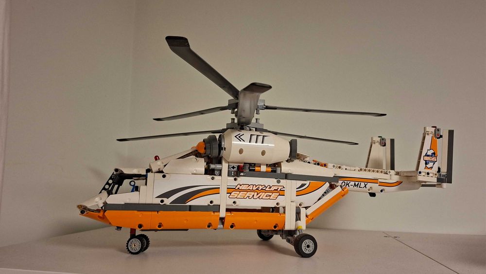LEGO Technic 42052 – Heavy Lift Helicopter