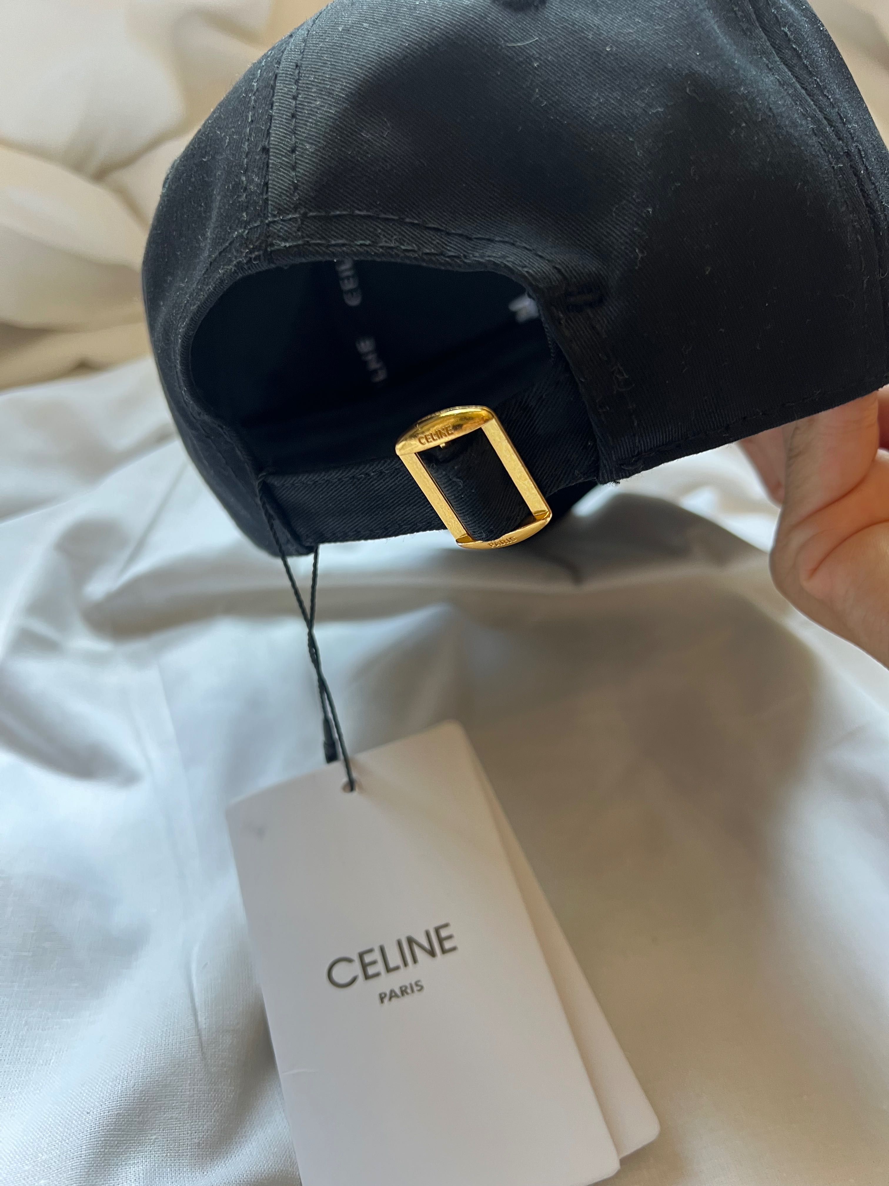 Черна шапка celine