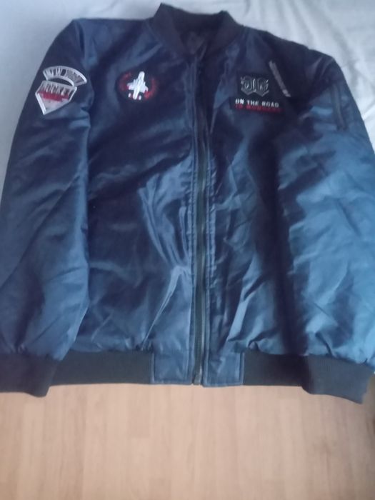 Vand geaca pilot  de toamna iarna nouă marimea 64   66