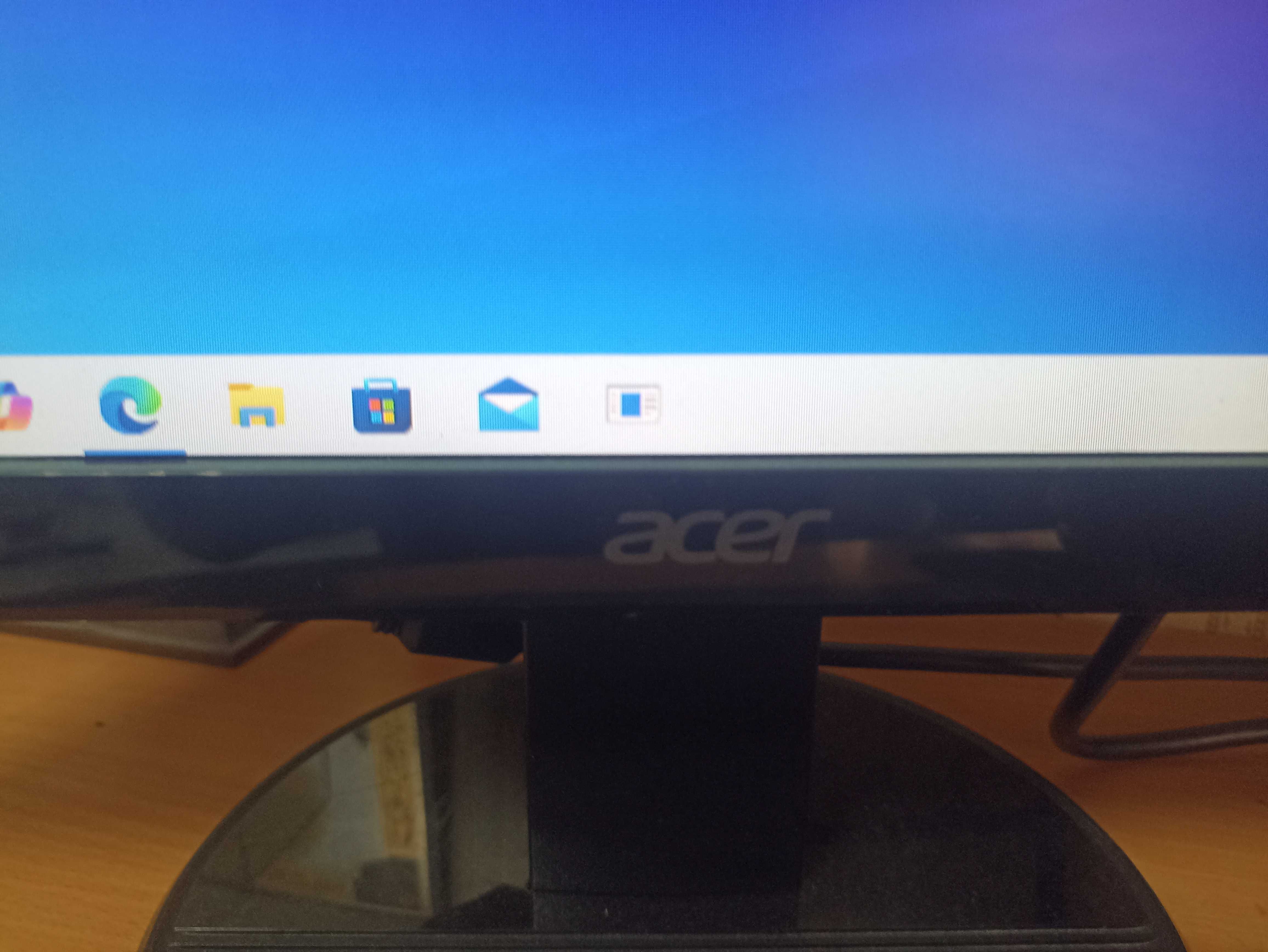 монитор  ACER диагональ работает хорошо