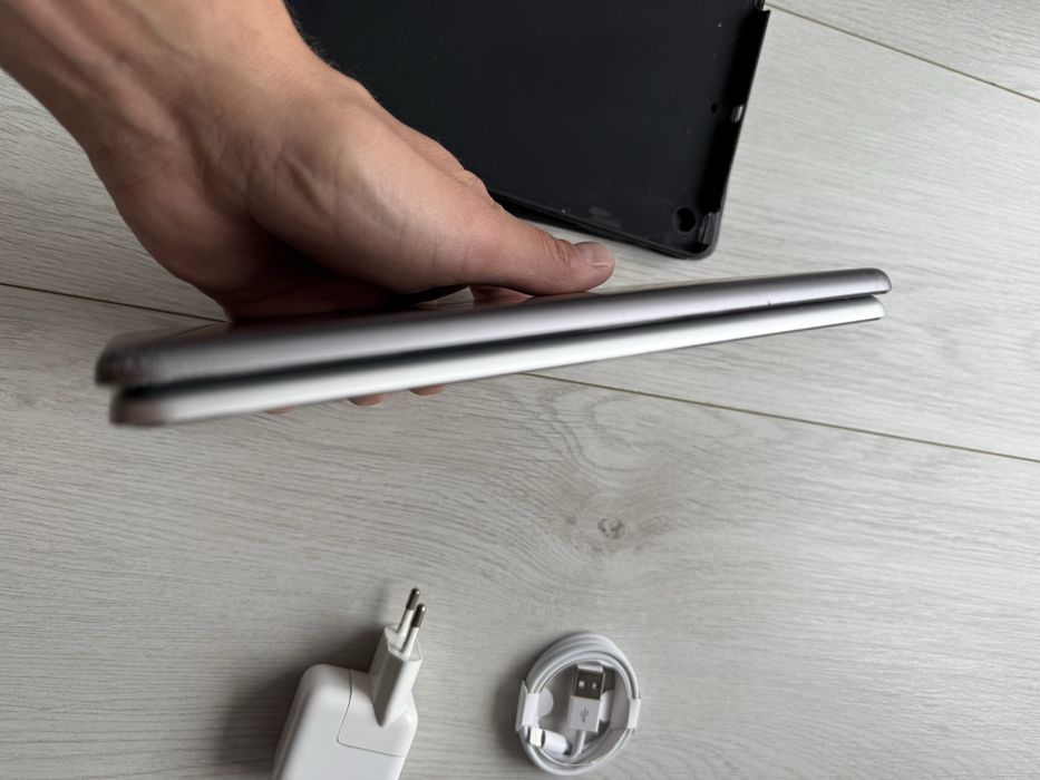 • Tableta • Ipad Mini •
