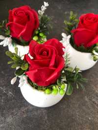 Сапунени рози в керамична кашпа